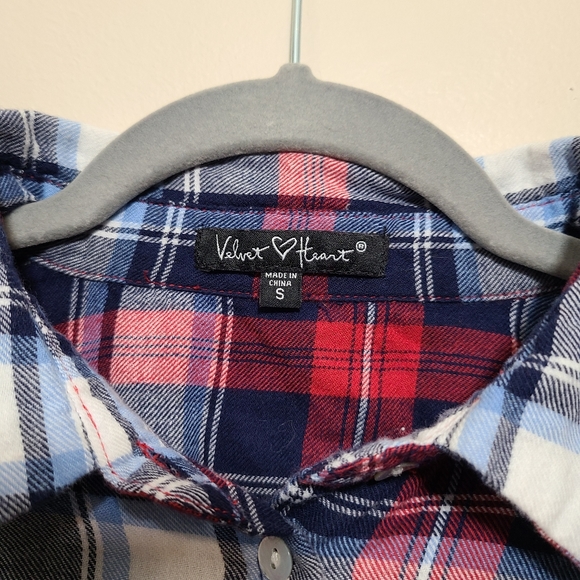Velvet Heart Women's Button-down Shirt. - Picture 10 of 12